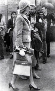 Grace Kelly con su bolso.