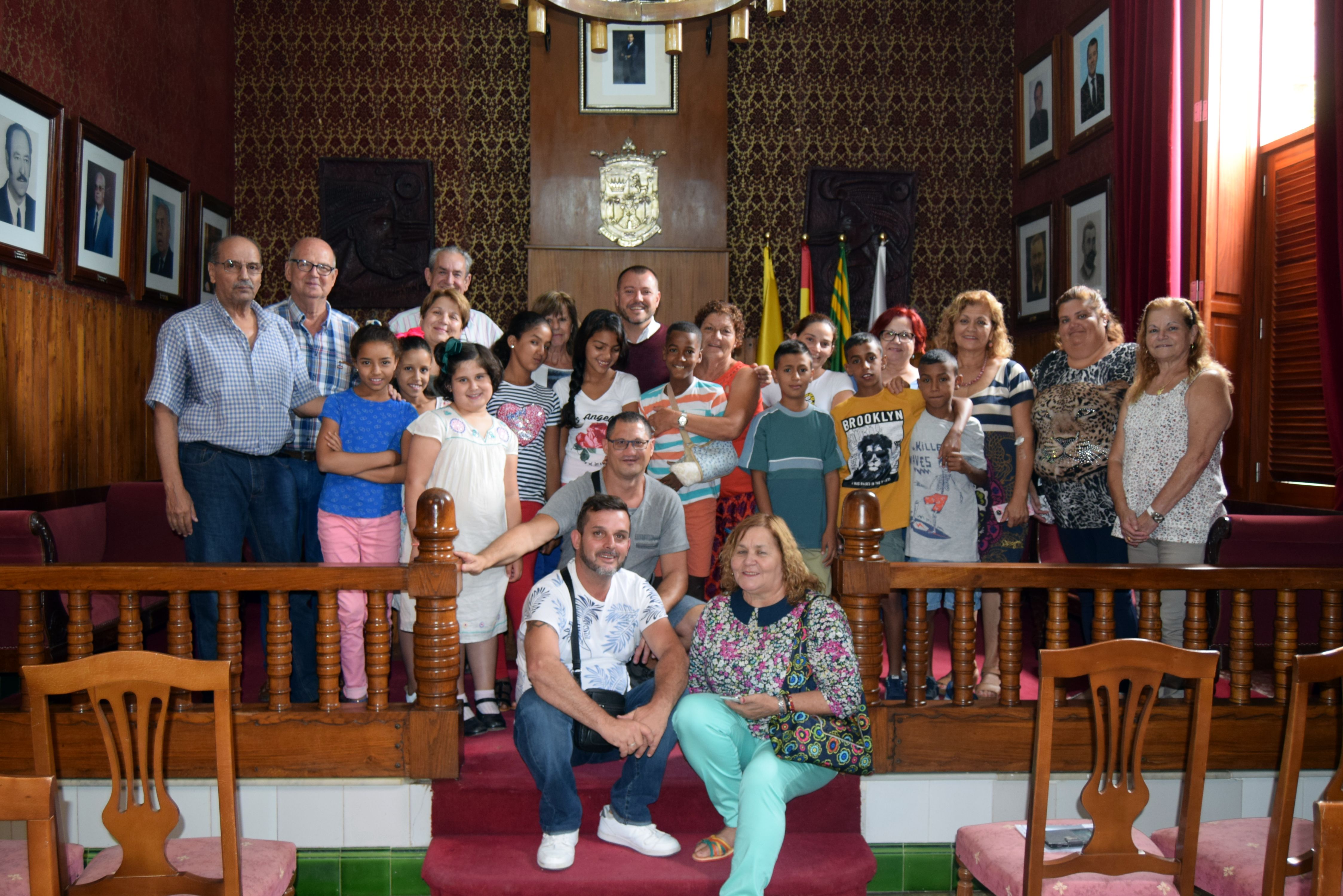 Recepción a los niños saharauis que ya disfrutan en Gáldar del programa ...